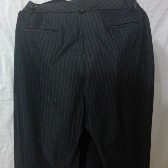 Beautiful Tahari 2 piece Pant Suit - Jacket size 10 Pants Size 8 - Picture 8 of 12